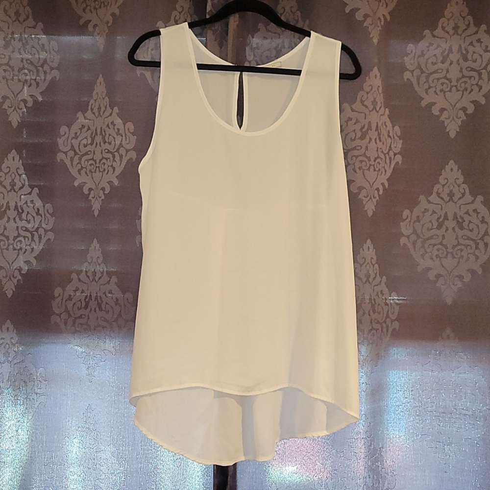 3/$20 (blouses) Pleione White top